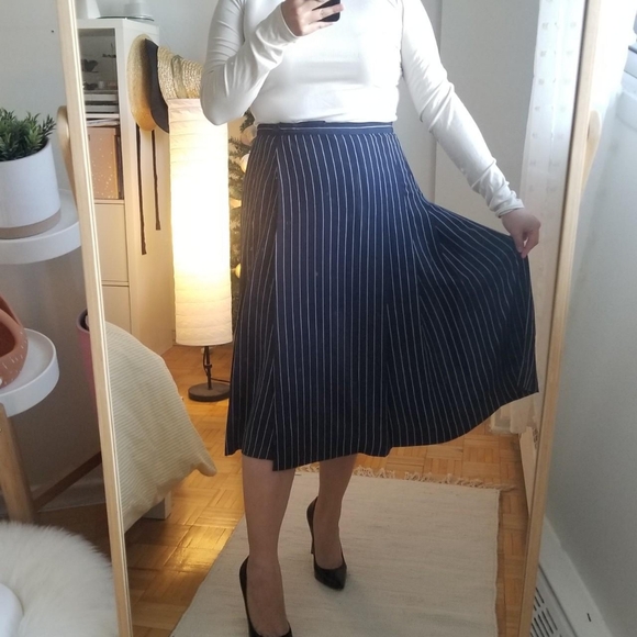 Aritzia Babaton skirt - Picture 2 of 4